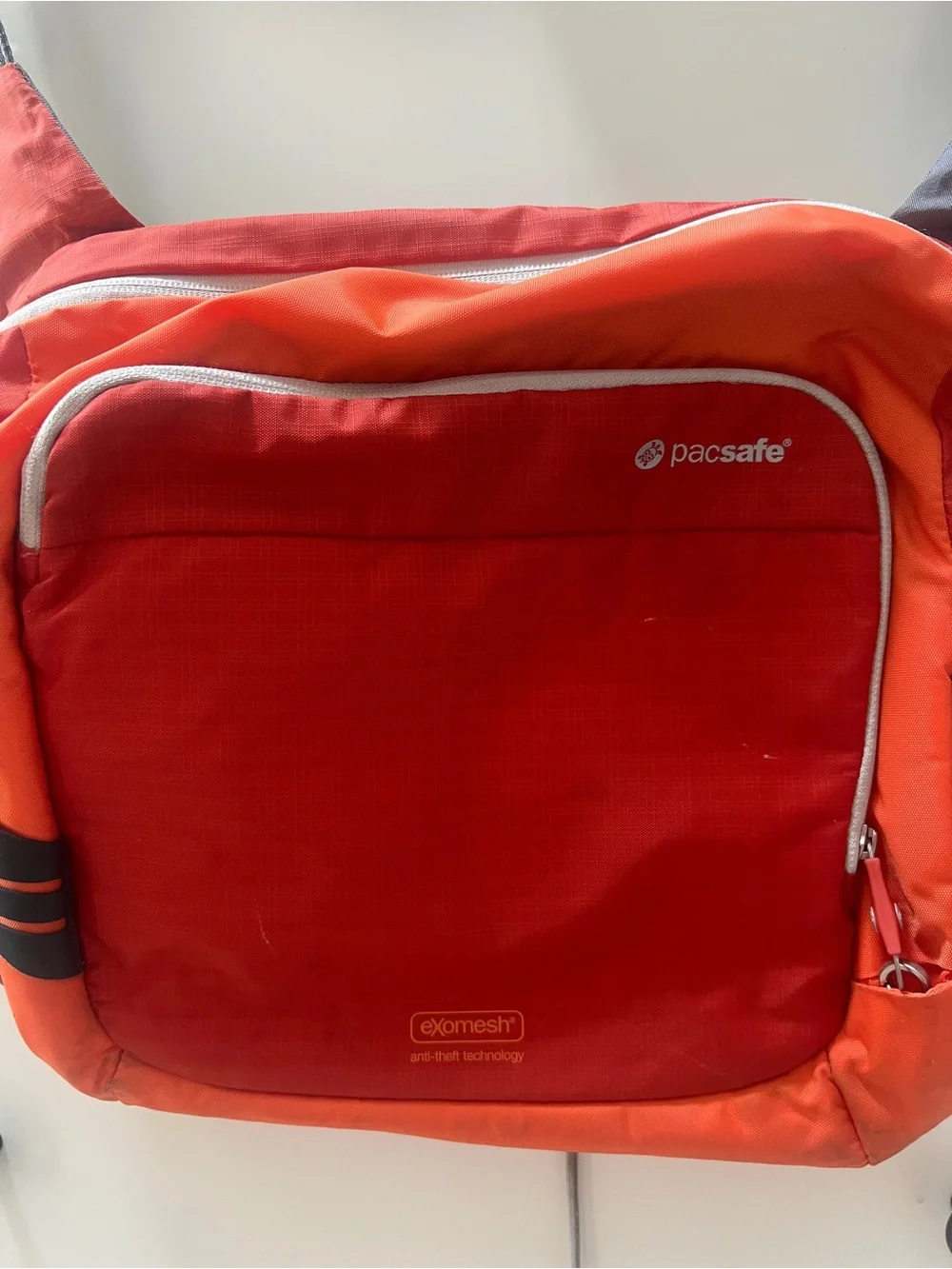 Pacsafe compact sling